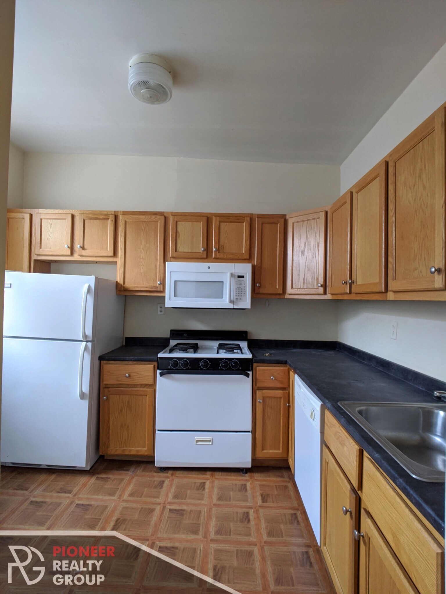 Building Photo - 4433 N Wolcott Ave