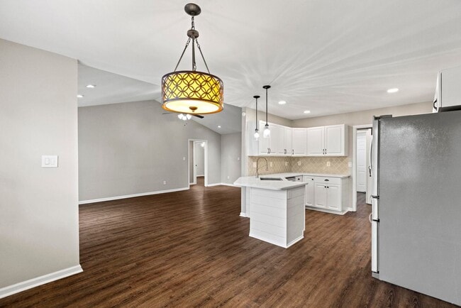 Building Photo - Swansboro Home for Rent!