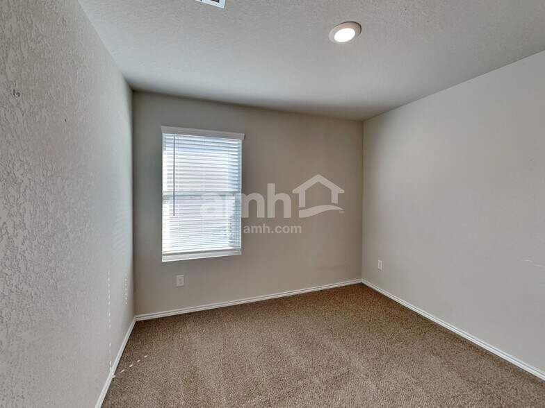 Building Photo - 10419 Varmus Dr