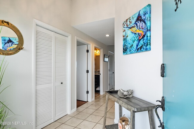 Building Photo - 75 Comares Ave