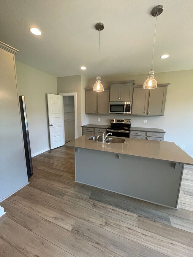 Building Photo - Home for Rent in Meridianville, AL!!! Avai...