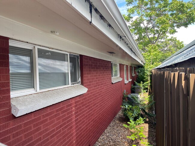 Building Photo - Charming 2 Bed, 1 Bath Duplex in Aurora