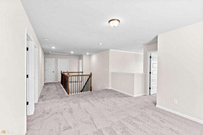 Building Photo - 755 Lakehaven Ln