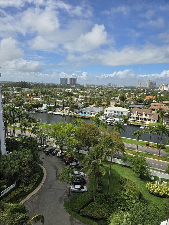 Building Photo - 3610 Yacht Club Dr