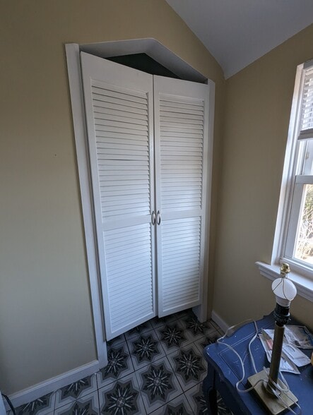 Building Photo - 1117 Logan Ave