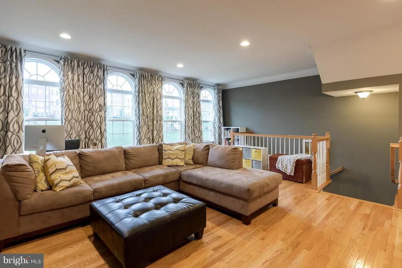 Family Room - 1717 Taymount Ter NE