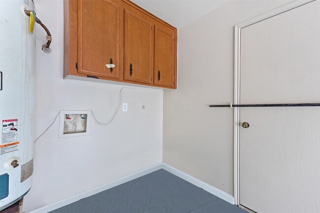 Building Photo - 15806 Spring Forest Dr