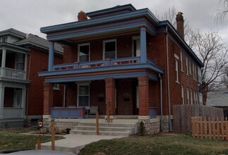 Building Photo - 1704 Oak St