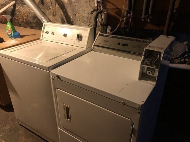 Building Photo - 433 Beech St