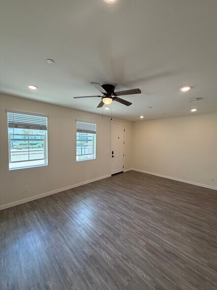 Building Photo - 30383 Town Square Dr