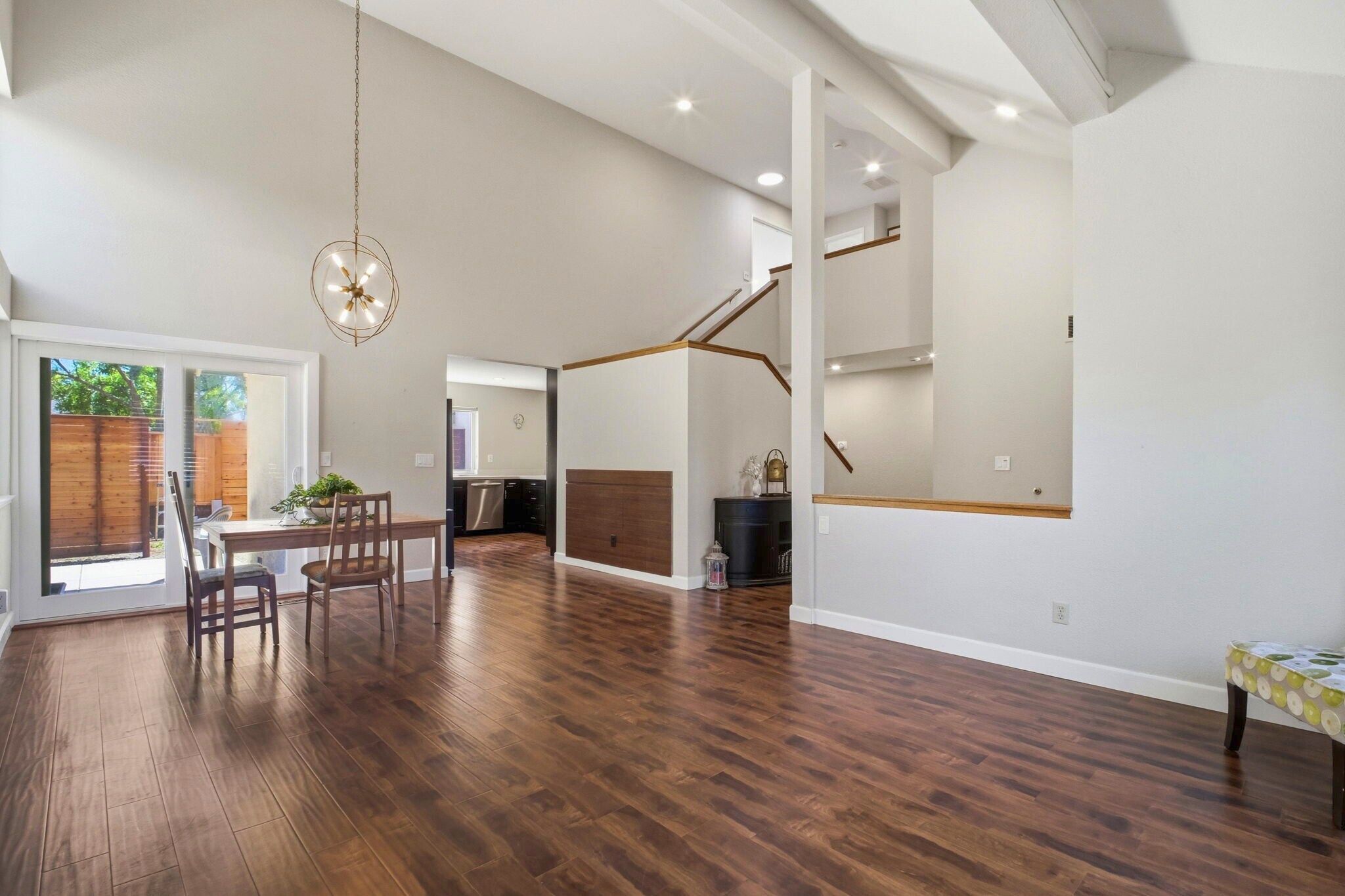 Building Photo - 6001 Castlebrook Dr