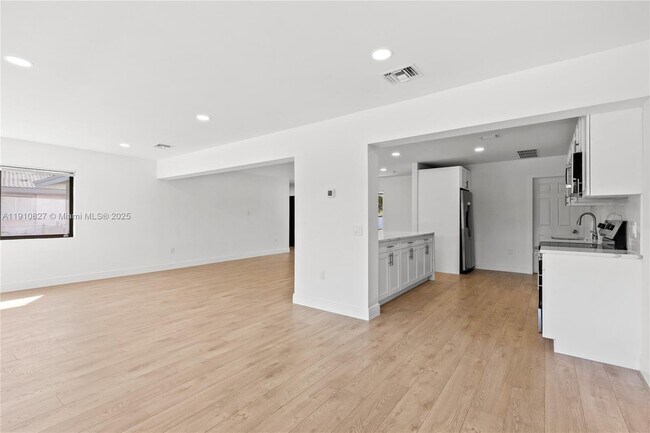 Building Photo - 317 N 31st Ave