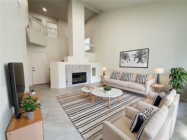 Building Photo - 25032 Sanoria St