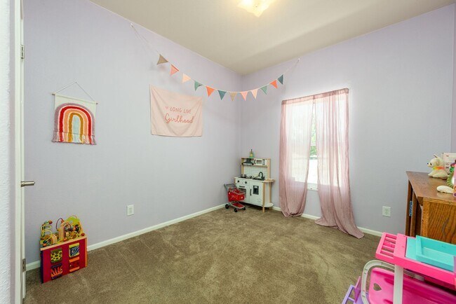 Building Photo - Cozy Upgraded Home w/ Panoramic Mountain V...