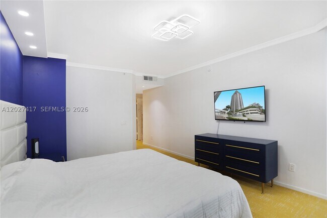 Building Photo - 4775 Collins Ave