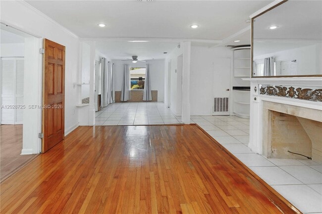 Building Photo - 706 S 19th Ave