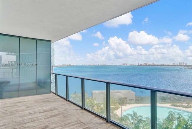 Building Photo - 650 NE 32nd St