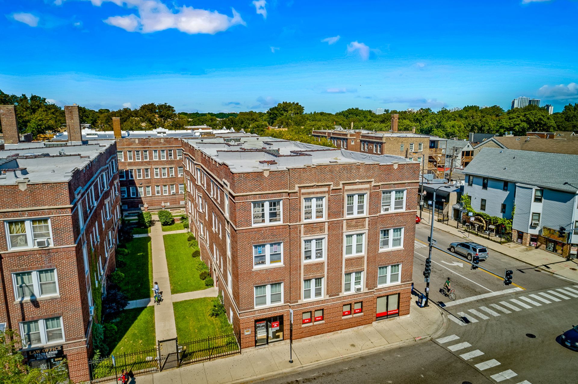 Building Photo - 2010 W Foster Ave