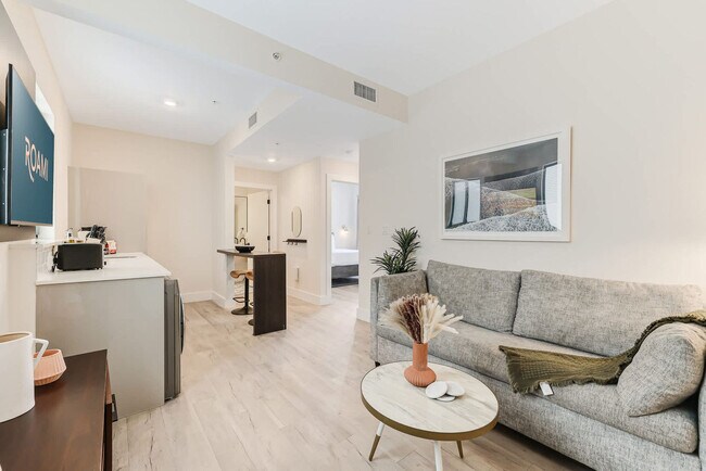 Building Photo - 3031 NE 4th Ave