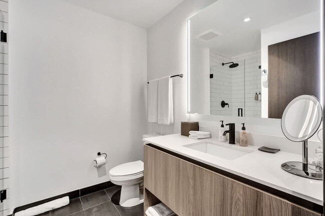 Building Photo - 398 NE 5th St