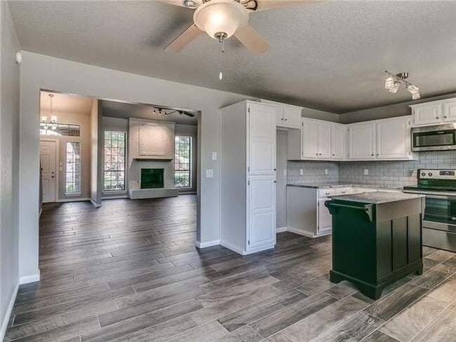 Building Photo - Spacious 4 Bedroom Home - Edmond Schools -...