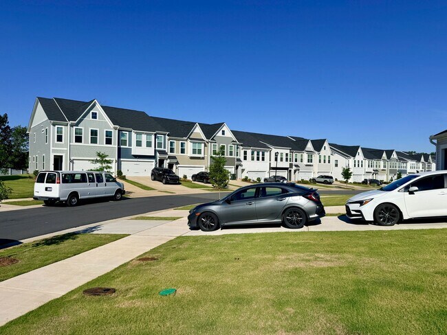Building Photo - Beautiful 3BR Townhome with Garage in Buckhorn Branch – Clayton, NC
