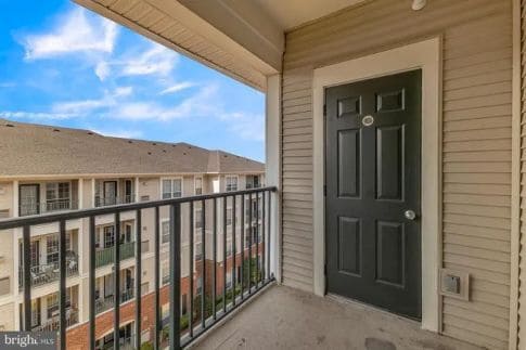 Balcony - 4852 Eisenhower Ave