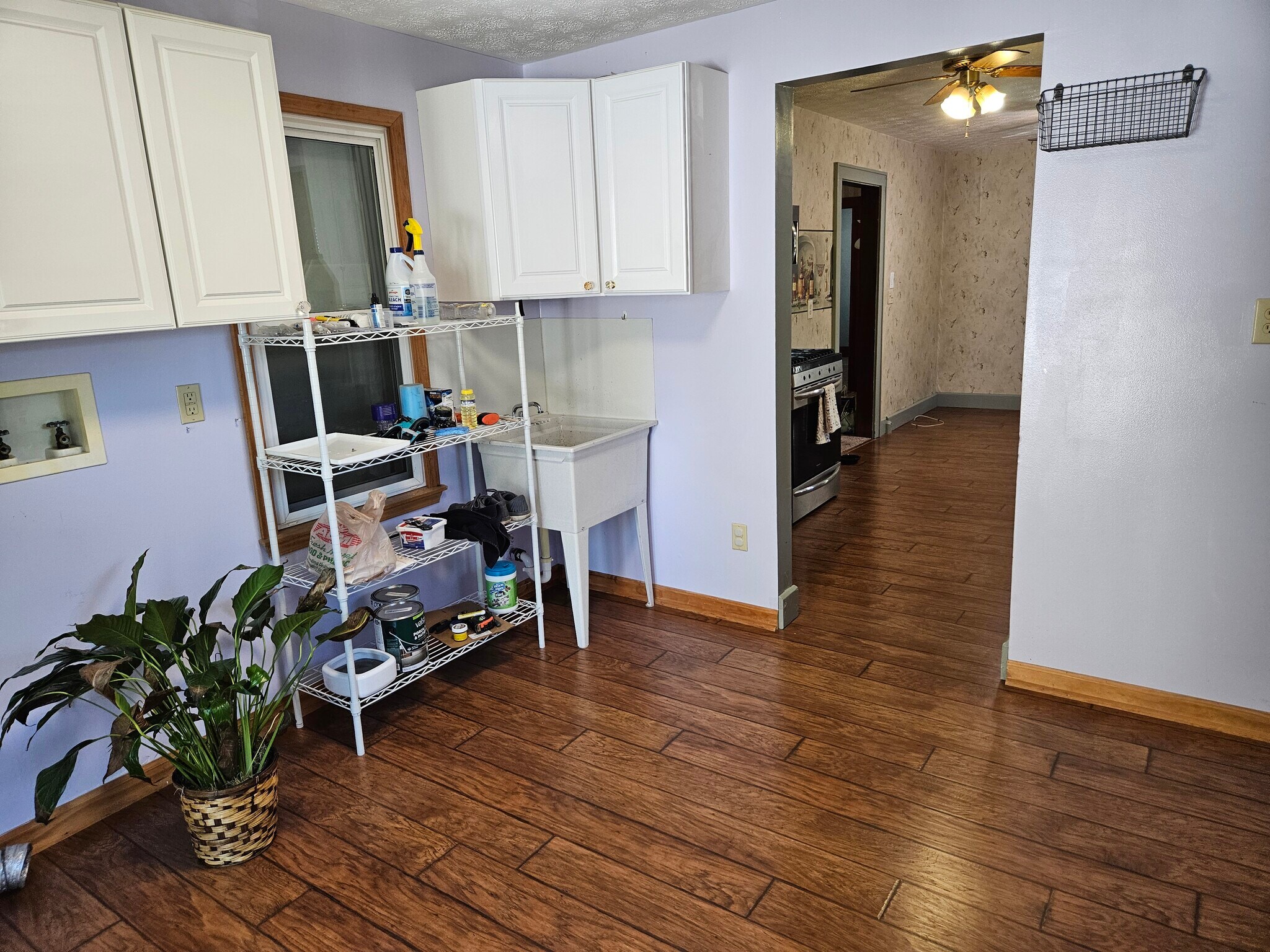 Laundry room/mud room - 4047 Mogadore Rd