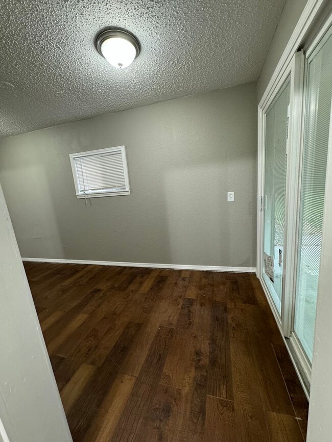 Building Photo - 5633 Highland Ave