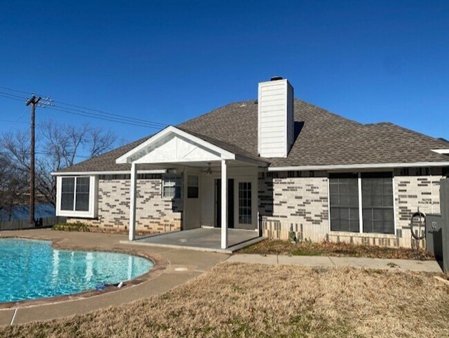 Building Photo - PRIVATE POOL PERFECT FOR A TEXAS SUMMER!