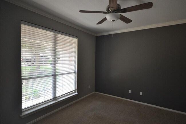 Building Photo - 1705 Lions Den