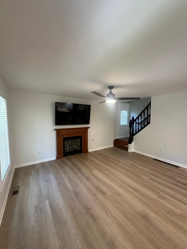 Building Photo - 325 W 15th St