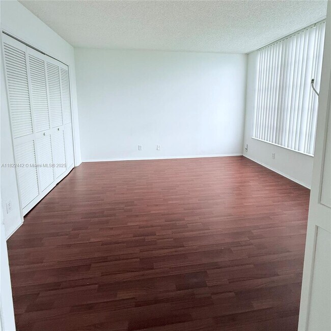 Building Photo - 3980 Oaks Clubhouse Dr