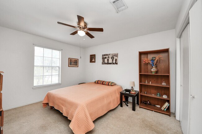 Building Photo - 17 Winged Foot Dr