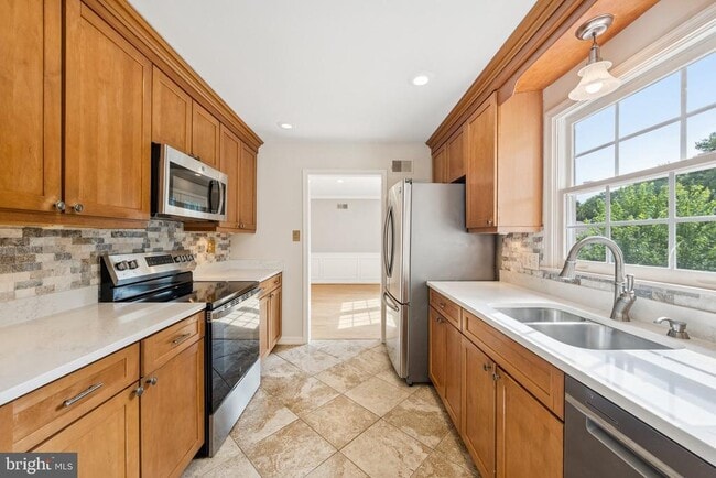 Building Photo - 6245 Windward Dr