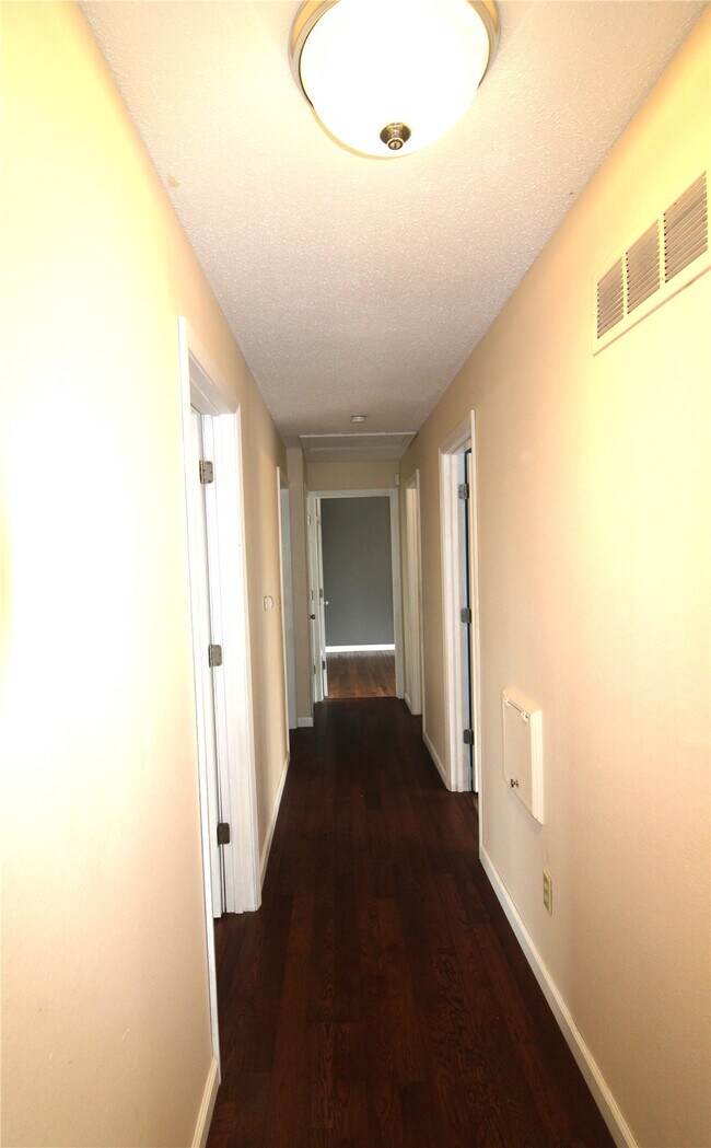 Building Photo - 736 Henry Ave