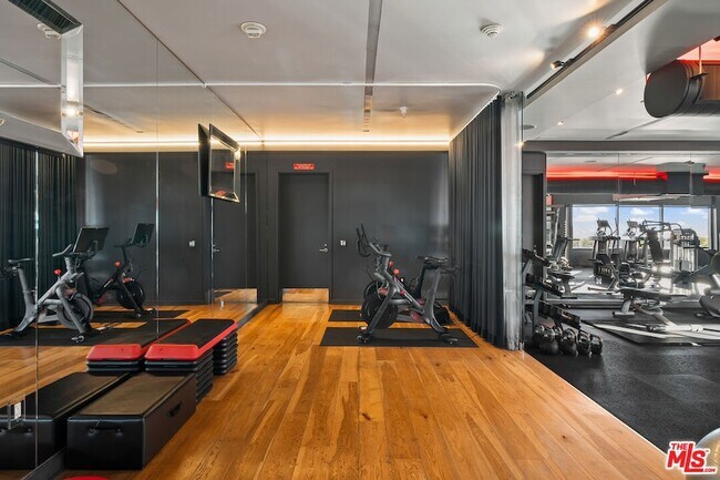 Building Photo - 6250 Hollywood Blvd