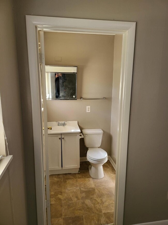 Building Photo - 200 W 33rd Ave