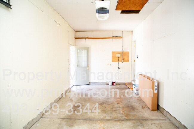 Building Photo - 8030 N Hazelwood Dr