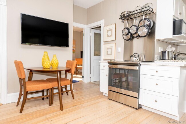 Building Photo - 3212 Franklin Ave