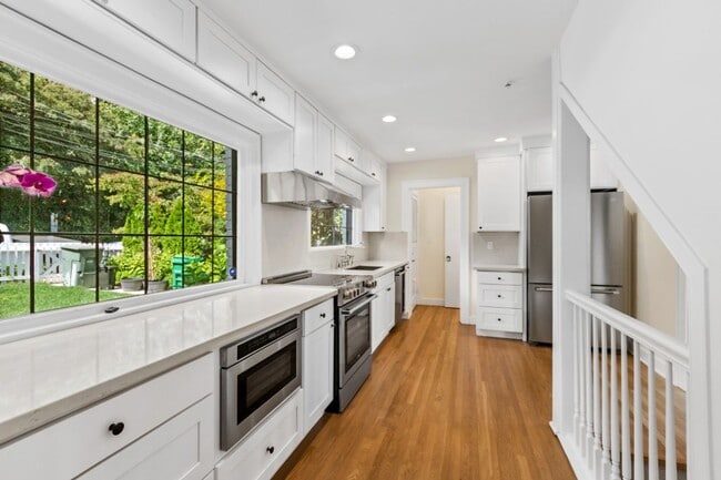 Building Photo - 4Bd/1.75Ba Seattle House