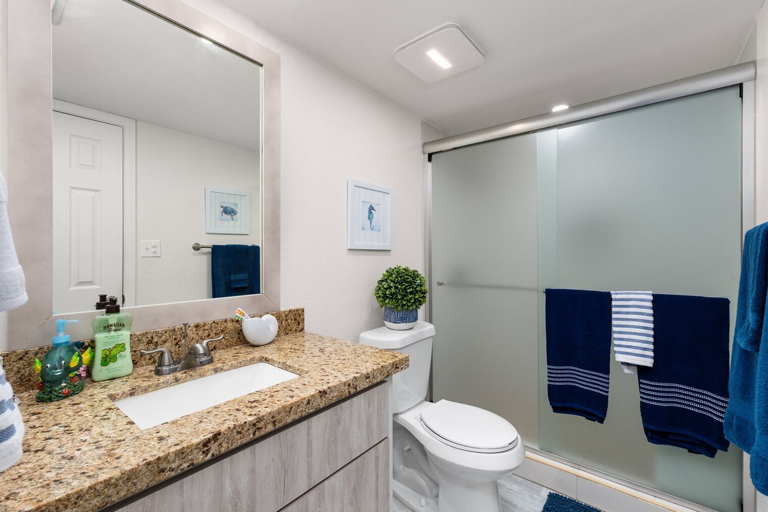 Building Photo - 134 E Huisache St