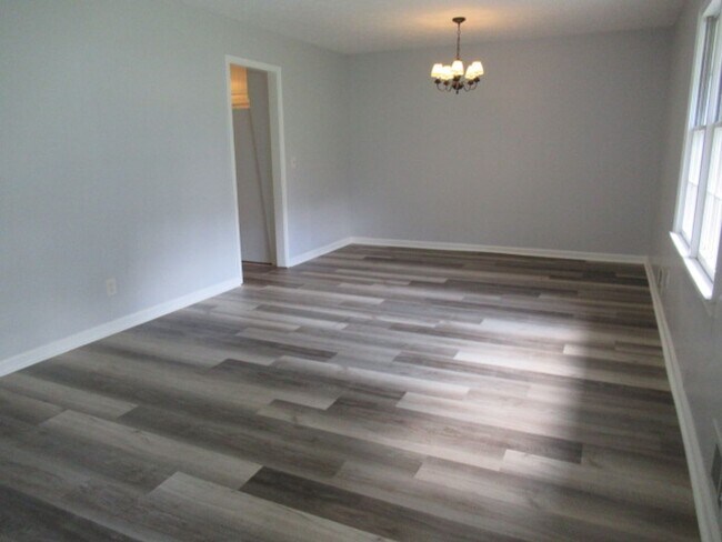Building Photo - 55 Greenwood Ln