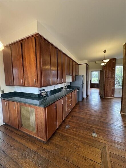 Building Photo - 39 Walcott Ave