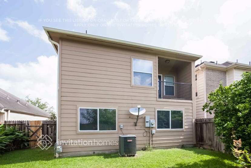 Building Photo - 12226 South Palm Lake Drive