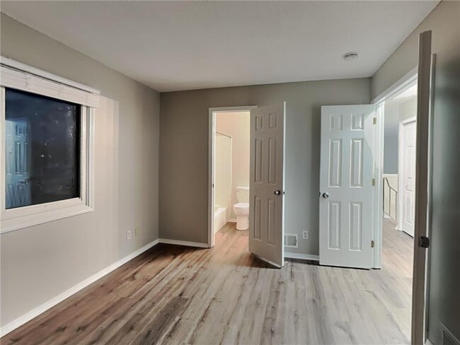 Building Photo - 6865 Buckingham Rd