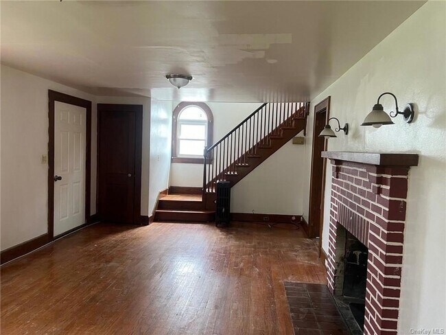 Building Photo - 123 Monhagen Ave