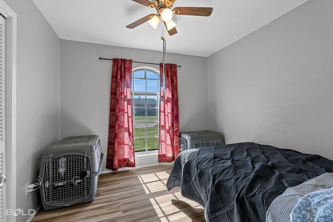 Building Photo - 1419 Teekell St