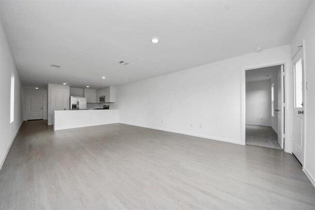 Building Photo - 18036 le gotte