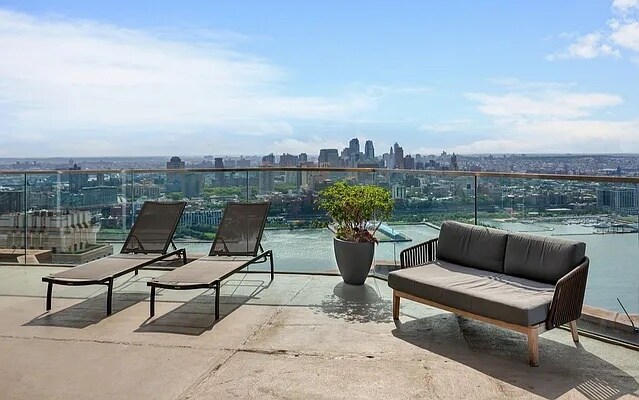 Building Photo - 75 Wall St